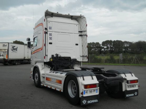 SCANIA R560LA